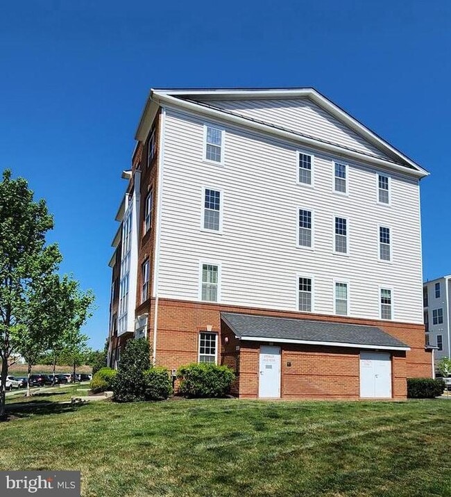 Building Photo - 23552 Hopewell Manor Terrace