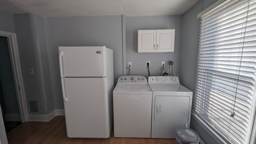 Building Photo - 321 W Biddle St