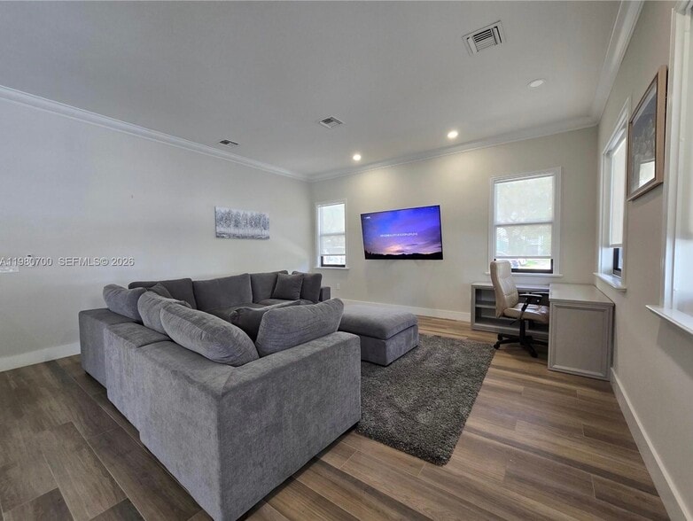 Building Photo - 2620 S University Dr