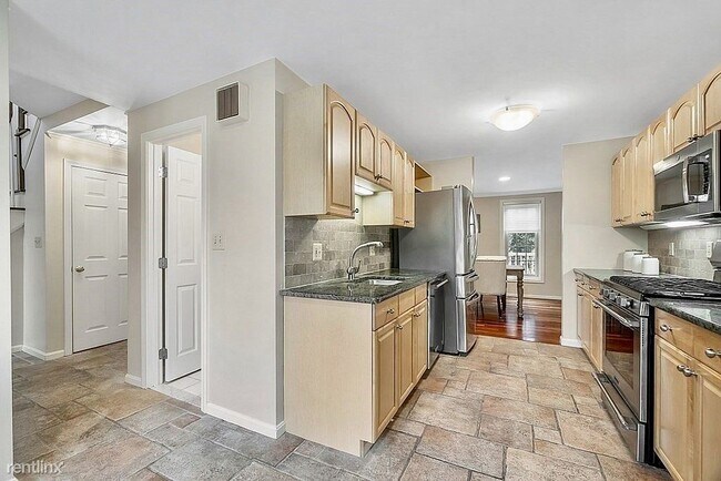 Building Photo - 2 br, 3 bath House - 17 Highland Ct