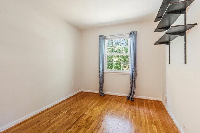 Building Photo - 4601 Wood Dr