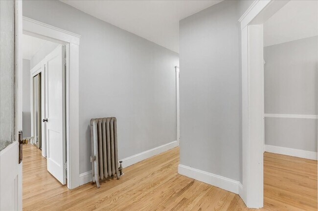 Building Photo - 16 Glenrose Rd