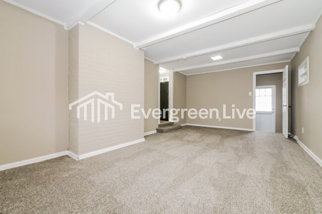 Building Photo - 5424 Monrovia St