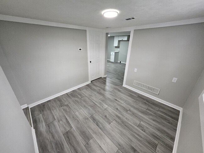 Building Photo - 5221 Melrose Ave