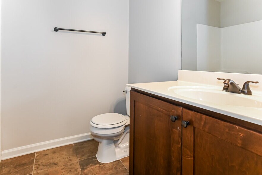 Building Photo - 2565 Woodcutter Dr