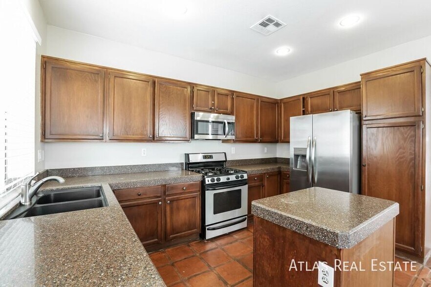 Building Photo - 2213 Warm Walnut Dr