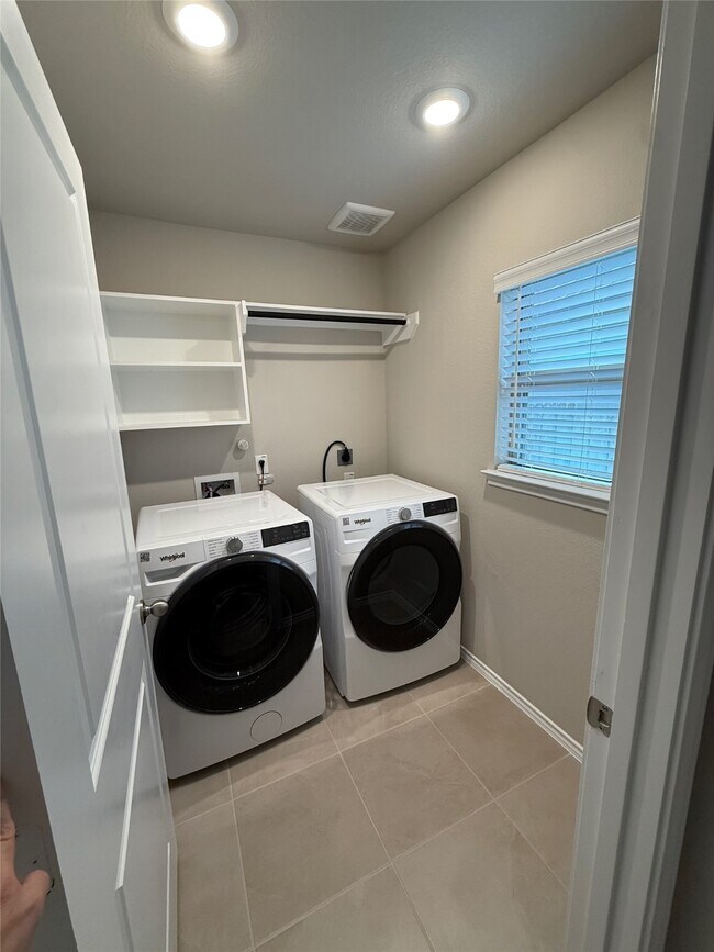 Building Photo - 31965 Retama Rnch Dr