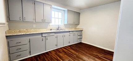 Building Photo - 136 W Marion St