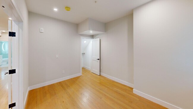 Building Photo - Theatre District 3 Bed – W/D in Unit – No Fee – 9/1