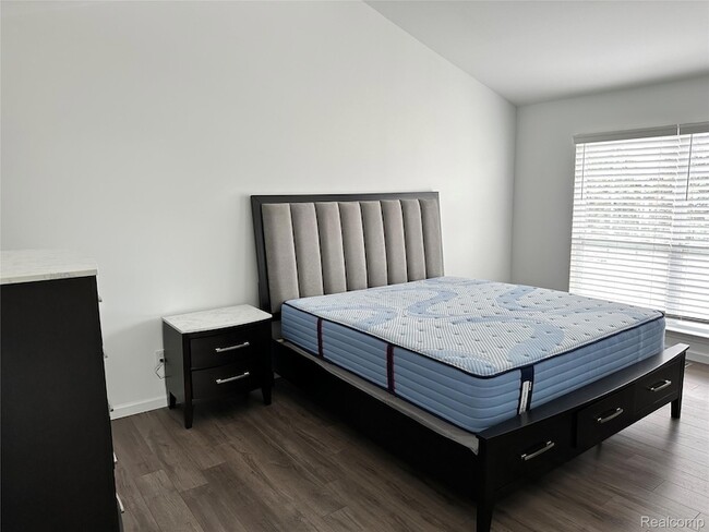 Building Photo - 16508 Radison Dr