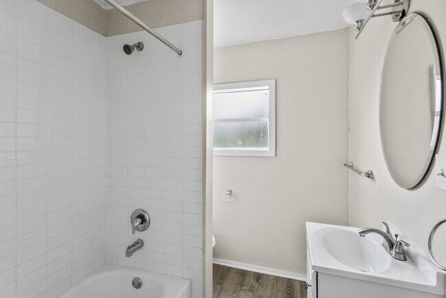 Building Photo - REDUCED Rent $1895.00.... 3 bed/2 bath Split Level, NEW downstairs addition, lots of extras ** FR...