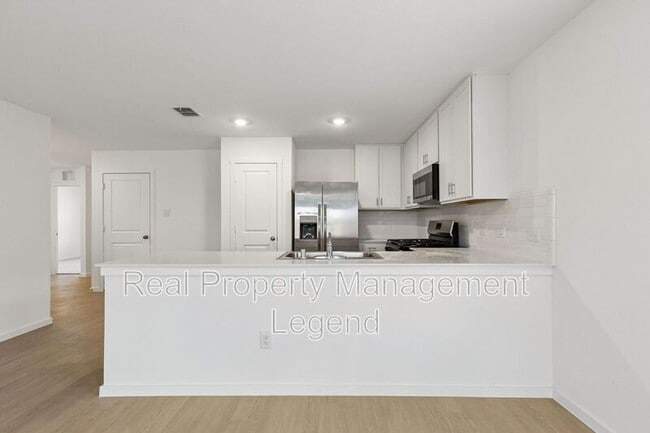 Building Photo - 216 Asterwood Ln