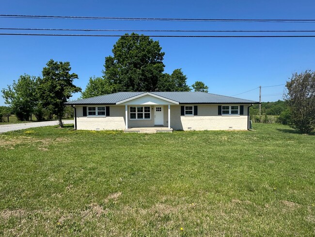 Primary Photo - Newly Renovated Home in Shelbyville - 30 m...