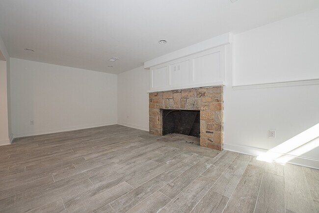 Building Photo - Luxury 4 Bed / 2.5 Bath Home - Great Wayne Location