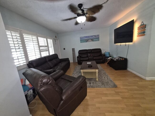 Building Photo - 100 Royal Palm Way