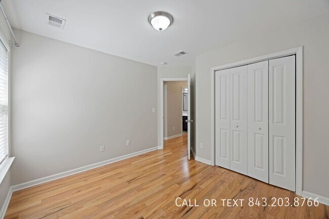 Building Photo - 158 Charlesfort Way