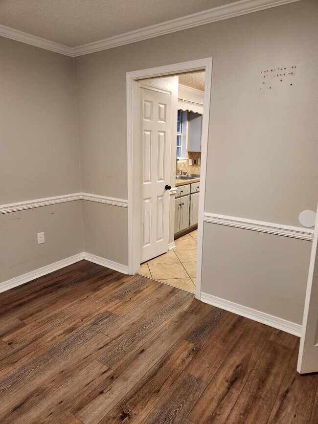 Building Photo - 9321 Champion Cir S