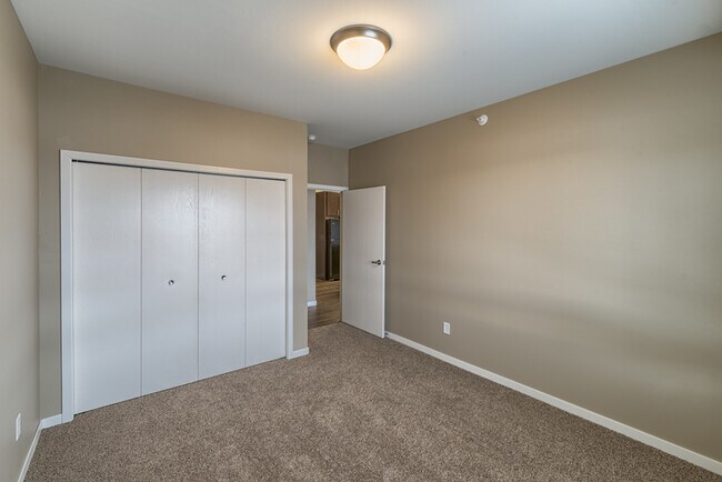 Building Photo - Northtown Crossing - Pet Friendly, Student...