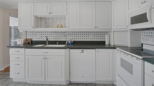 Building Photo - 3339 SE 16th Pl