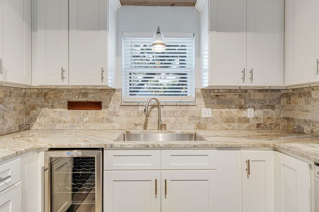Building Photo - Beautifully Updated Home in Navarre!