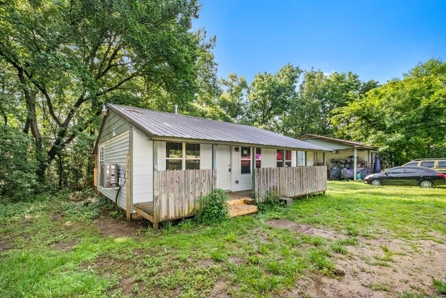 Building Photo - Freshly Remodeled 2 Bed, 1 Bath Home with Large Yard – Elkins, AR