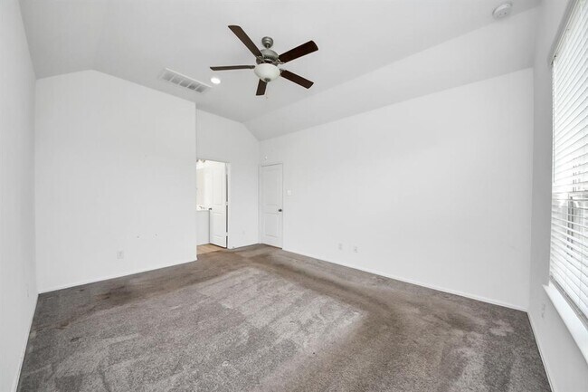 Building Photo - 24063 Hawthorn Lks Dr
