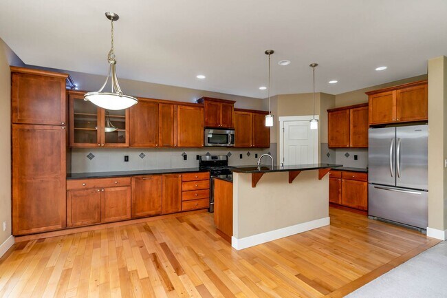 Building Photo - 5Bd/3Ba Lynnwood Home