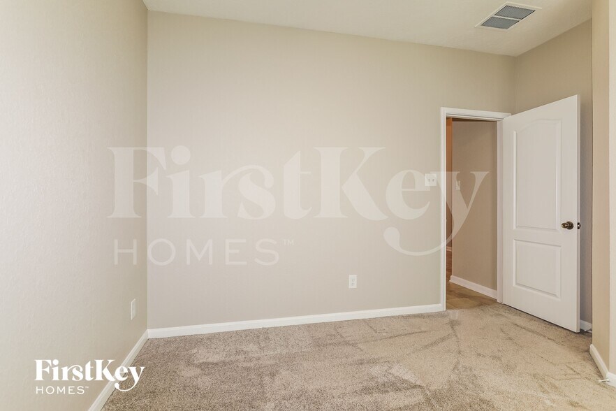 Building Photo - 8757 Ute Creek Ln