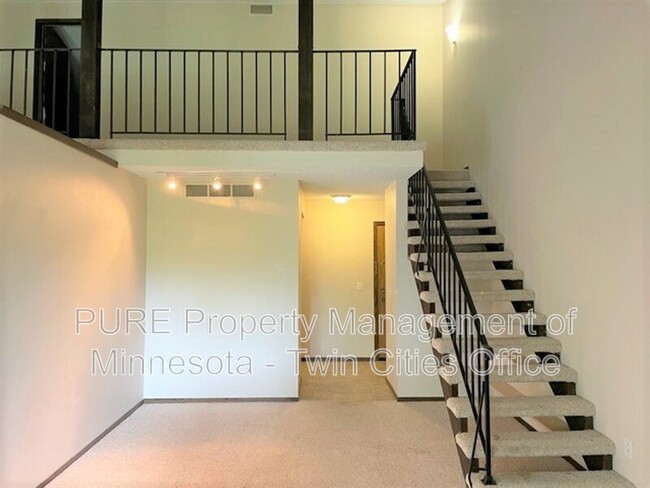 Building Photo - 14317 Fairway Dr