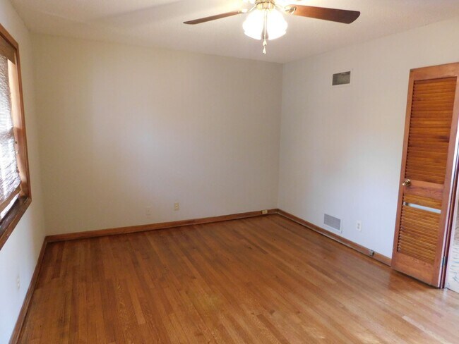 Building Photo - 8349 Cedarbrush Dr