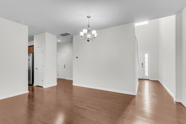 Building Photo - Spacious Summerville Home Near Historic Downtown