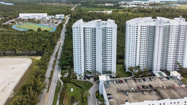 Building Photo - 15051 Royal Oaks Ln