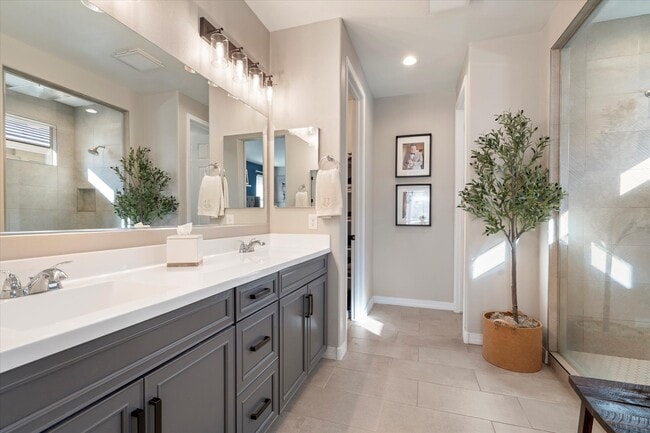 Building Photo - 12410 N 146th Ln