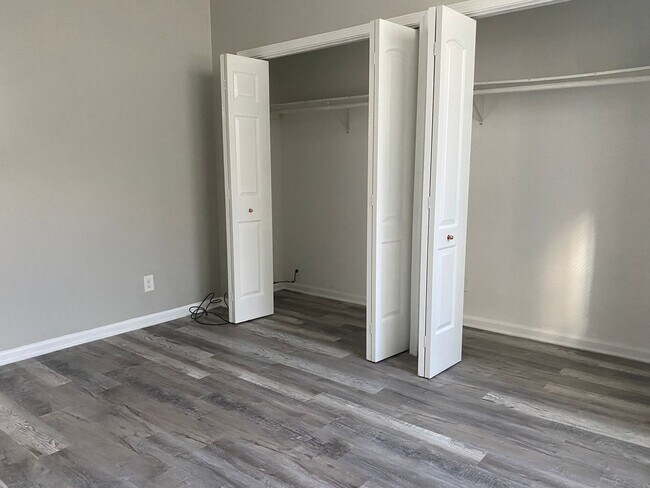 Building Photo - 7614 S Maryland Ave