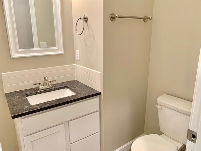 Building Photo - 3 bed/ 2 bath Townhome!!!