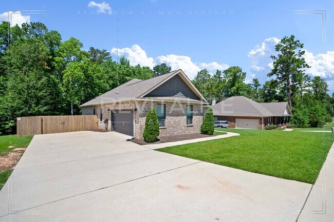 Building Photo - Luxury Living with Private Heated Pool in ...