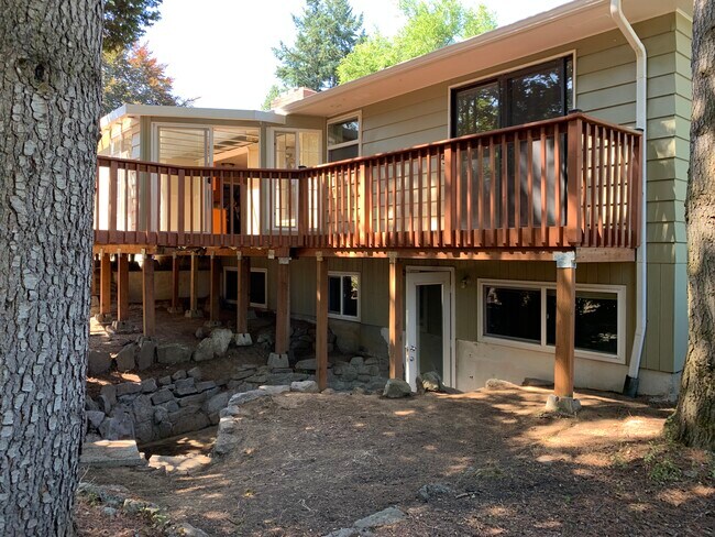 Building Photo - 980 NW Wallula Ave