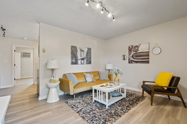 Building Photo - 2555 Bradford Ct