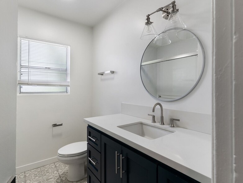 Building Photo - 936 Cedar Ave