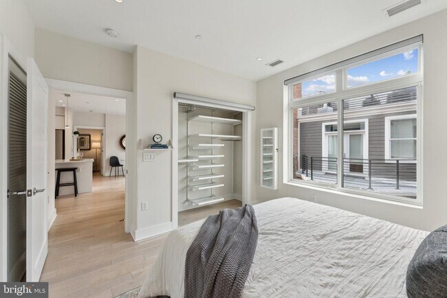 Building Photo - 1745 N St NW