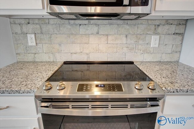 Building Photo - 26480 Naomi Wy