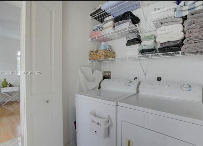 Building Photo - 601 NE 11th Ave