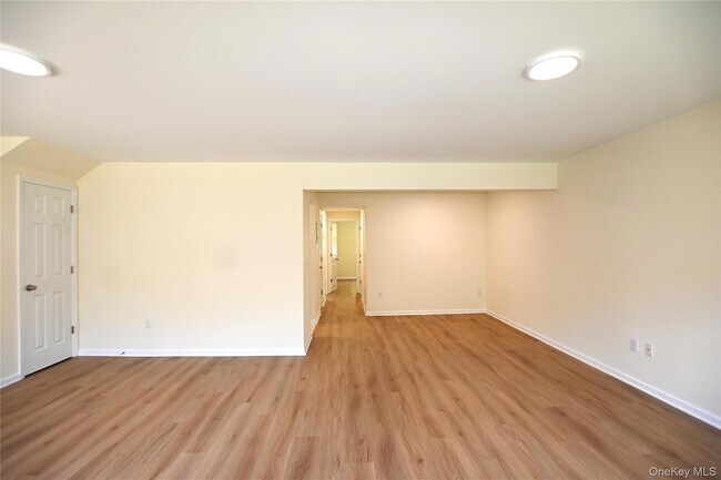Building Photo - 276 Temple Hill Rd