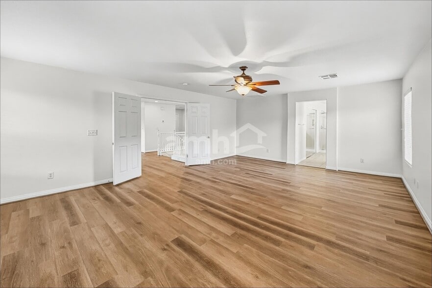 Building Photo - 10432 Wellington Manor Ave