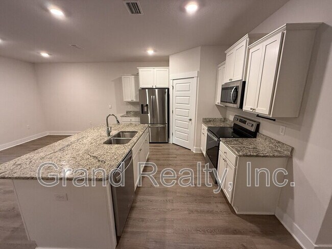 Building Photo - 5749 Danbury Blvd