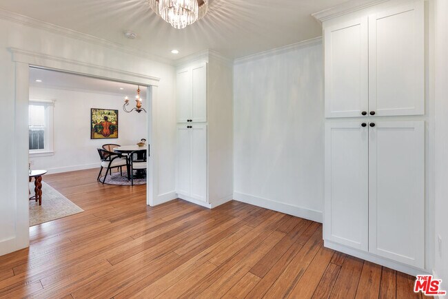 Building Photo - 1462 Mentone Ave