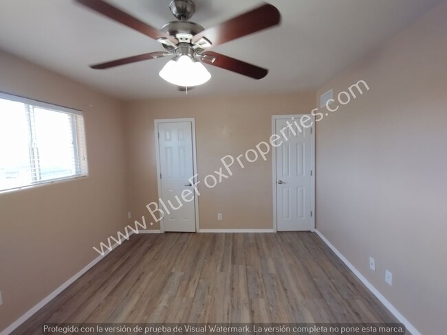 Building Photo - Two Story Townhome, 3 Bed and 1 1/2 Bath