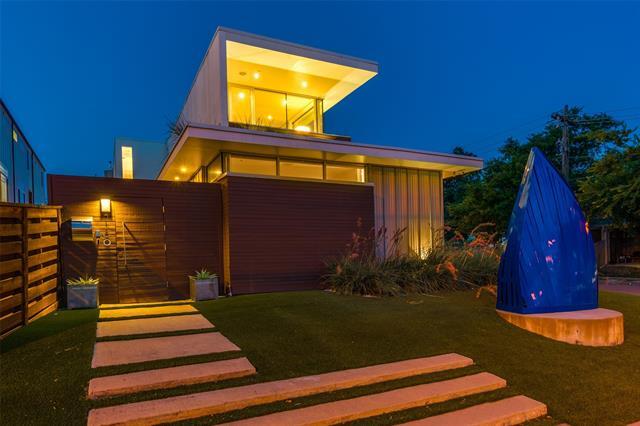 Building Photo - 2300 N Carroll Ave