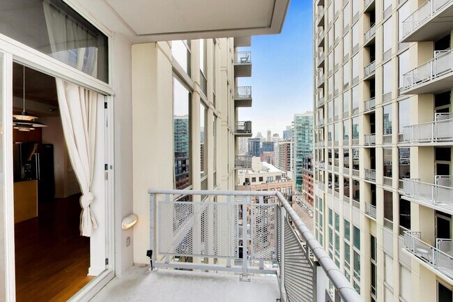 Building Photo - 720 N Larrabee St