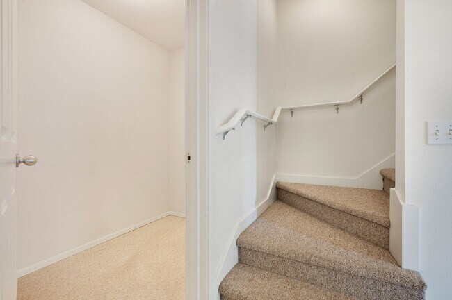 Building Photo - The Perfect Urban Escape: A Quiet, Safe 3-Bedroom Townhouse in North Queen Anne - Tour Now!